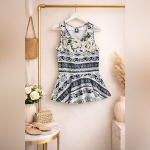 Juniors Sleeveless Printed Scuba Peplum